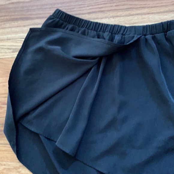 Black mini skirt with pockets - Picture 10 of 13